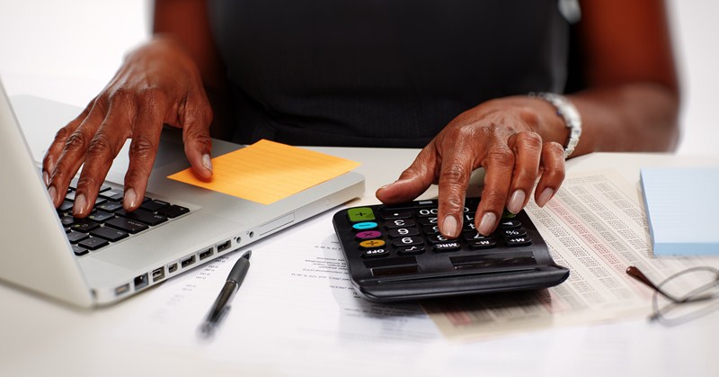 Calculating Minimum Wage if paid annual salary